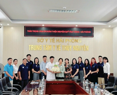 Đoàn công tác Quỹ Tâm Thành tới thăm hỏi, tặng quà cho người bệnh tại Trung tâm Y tế Thủy nguyên